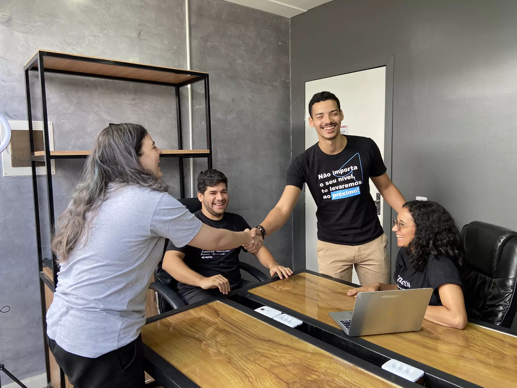 Equipe zapisp concentrada com parceiros